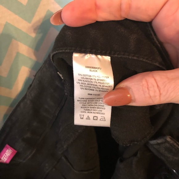 FINAL SALE- LEAVING CLOSET-NO FURTHER DISCOUNTS - Picture 6 of 9